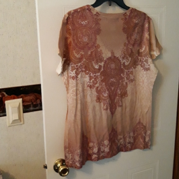 Tan and dark red top - Picture 2 of 4